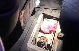 Akü kısmına gizlenen uyuşturucuları Alfa buldu