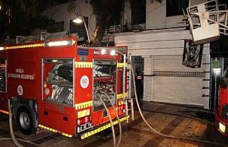 Alev alev yanan bina kullanılamaz hale geldi