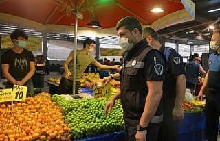 Aliağa pazarı korona virüsü önlemleriyle kuruldu