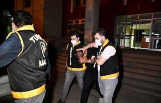 Alkol alıp birbirlerini bıçakladılar: 1 öldü