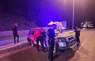 Alkollü sürücü uygulama noktasına daldı, polisler...