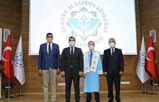 ALKÜ’lü akademisyene emeklilik töreni