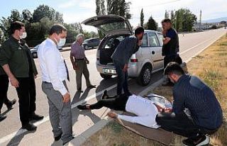 Amasya Valisi Masatlı, kazada yaralanan vatandaşın...