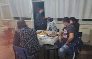 Amatör spor kulübü lokalinde oyun oynayan 17 şahsa...