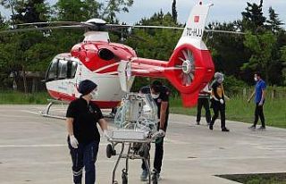Ambulans helikopter 4 günlük bebek için havalandı