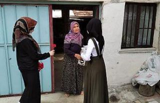 Annelere gül ve Yasin-i Şerif kitabı dağıtıldı