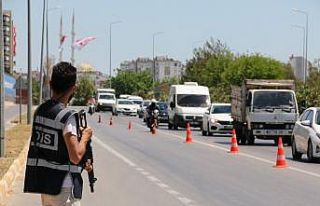 Antalya’da bayram öncesi polisten sıkı kontrol