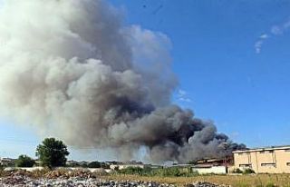 Antalya’da otel ekipmanları deposunda büyük yangın