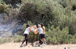 Antalya’da yangını gören kovasını alıp müdahaleye...