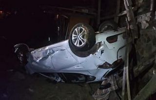 Antalya’da yoldan çıkan otomobil takla attı:...