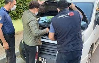Aracın motoruna giren yavru kedi mahalleliyi seferber...