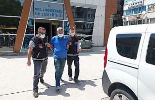 Aracıyla polis noktasına dalan sürücü tutuklandı