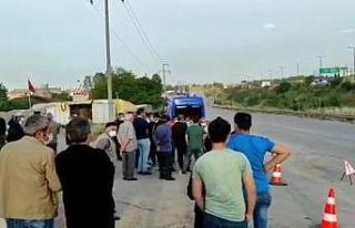 Araçların oluşturduğu tozdan bıkan mahalleli...