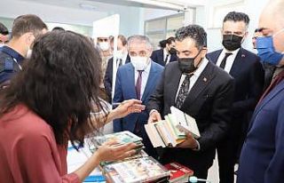 Ardahan’da ‘Bir Kitap Bir Umut’ kitap bağışı...