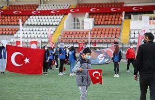 Ardahan’da stadyumda İstiklal Marşı okunarak...