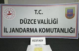 Arızalı motosikleti taşıyan çekiciden uyuşturucu...