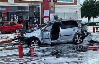 Arnavutköy’de kontrolden çıkan araç akaryakıt...