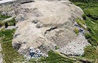 Arnavutköy’de yeşil alana dökülen tonlarca hafriyat...