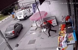 Arnavutköy’de yolun karşısına geçmeye çalışan...