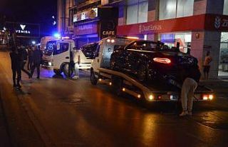 Avcılar’da makas atan otomobil bankaya girdi