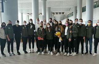 Avrupa ikincisi VakıfBank, yurda döndü