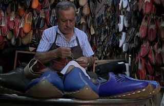 Ayak kokusundan kurtulmak isteyen bu ayakkabıya yöneliyor