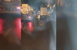 Bağlar Belediyesi kısıtlamada caddeleri dezenfekte...