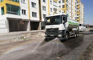 Bağlar’ın temizlik ordusu gece gündüz görev...