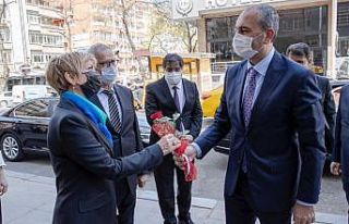 Bakan Gül noterler gününü kutladı