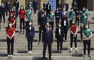 Bakan Kasapoğlu, 19 Mayıs sebebiyle Anıtkabir’de...