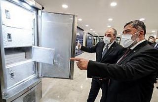 Bakan Varank, 140 bin doz aşıyı saklayabilen buzdolabının...