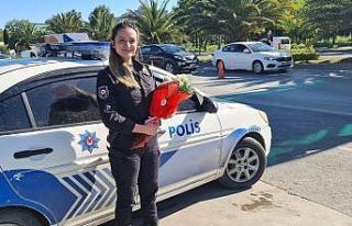 Bakırköy’de görevi başındaki kadın polislere...