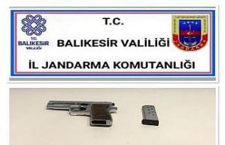 Balıkesir’de jandarma 20 aranan şahsı yakaladı