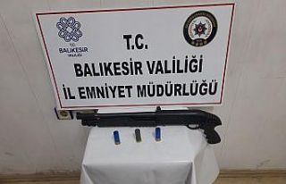 Balıkesir’de polisten 10 aranan şahsa gözaltı