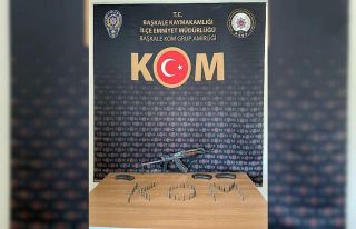 Başkale’de silah ve mühimmat ele geçirildi