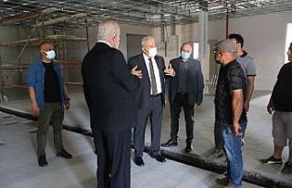 Başkan Atay, tarımsal ürün fabrikasında incelemelerde...