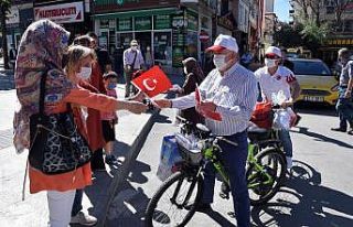 Başkan Başdeğirmen bisiklete bindi, vatandaşlara...