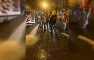 Başkan Beyoğlu tam kapanma sürecinde temizlik çalışmalarına...