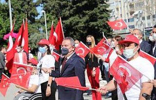 Başkan Böcek Atatürk Anıtına çelenk sundu