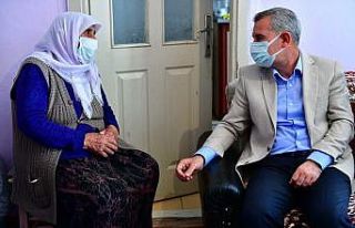Başkan Çınar, yaşlı kadının hayır duasını...