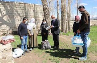 Başkan Ensari’den öğrencilere kitap ve tablet...