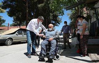 Başkan Ercengiz’den engelli çifte akülü Araç