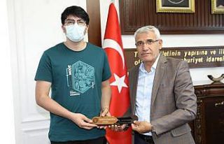 Başkan Güder dünya birincisi Balaban’ı ağırladı