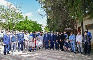 Başkan Gürkan, mezarlık personeliyle bir araya...