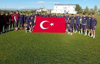 Başkan Orhan 19 Mayıs’ı yeşil sahada kutladı