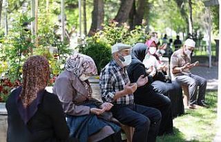 Başkan Palancıoğlu şehitlikte dua etti