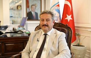 Başkan Palancıoğlu yüzme sporcusu Yade Sezen’i...