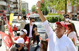 Başkan Seçer, konvoy yapıp halkın bayramını...