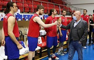 Başkan Yıldırım basketbol takımı ile bayramlaştı