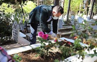 Başkan Yücel’den Ramazan Bayramı öncesi şehitlik...